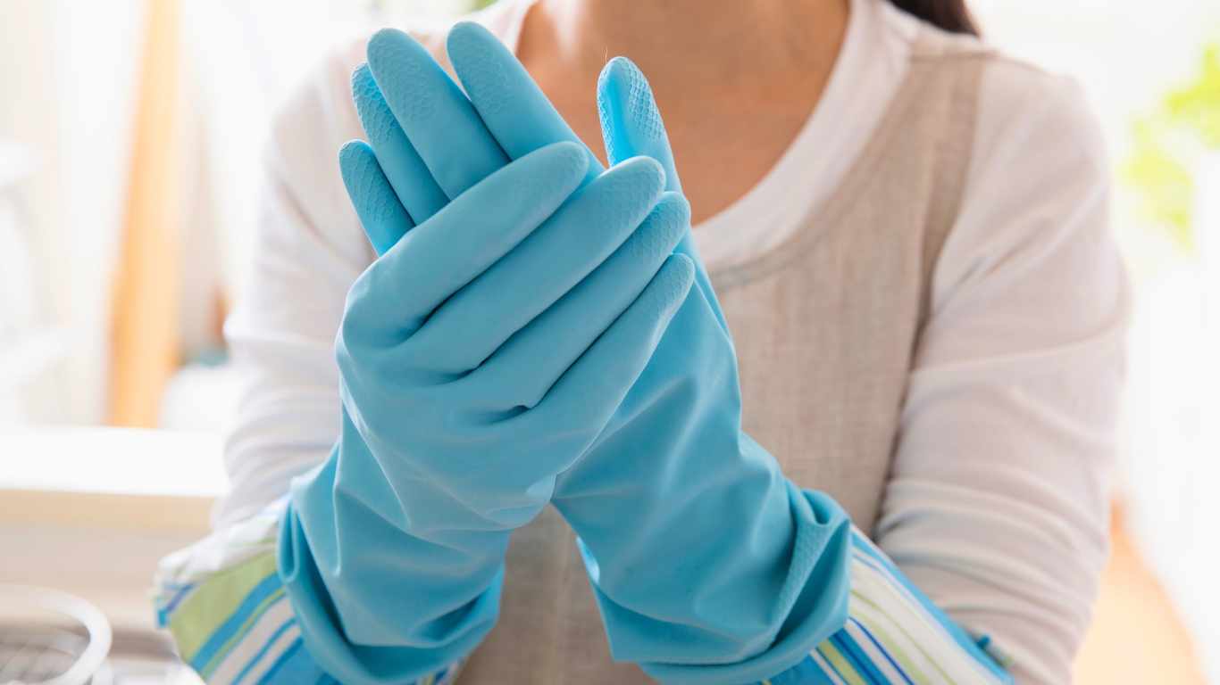 How to Clean Rubber Gloves