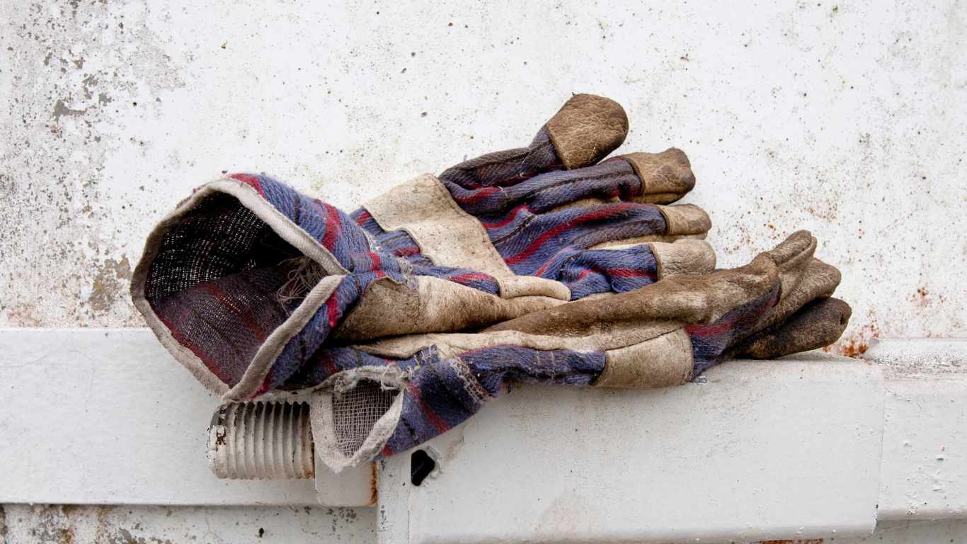 how to clean smelly work gloves